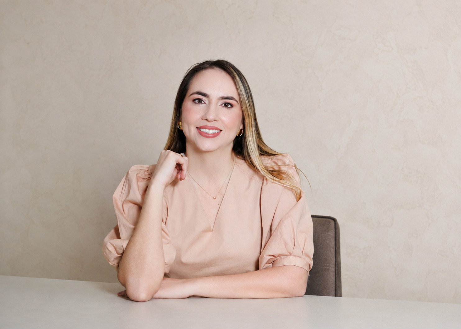 Adriana Ogawa, psicóloga clínica, em seu consultório